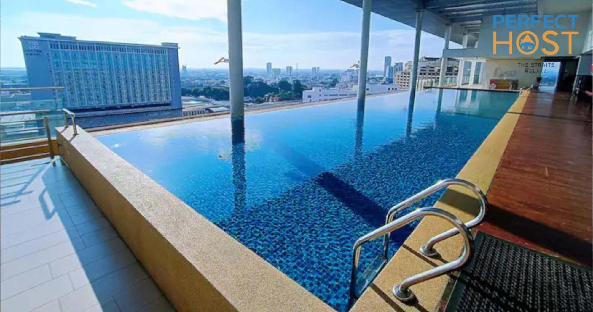 The Straits Melaka By Perfect Host Aparthotel ภายนอก รูปภาพ