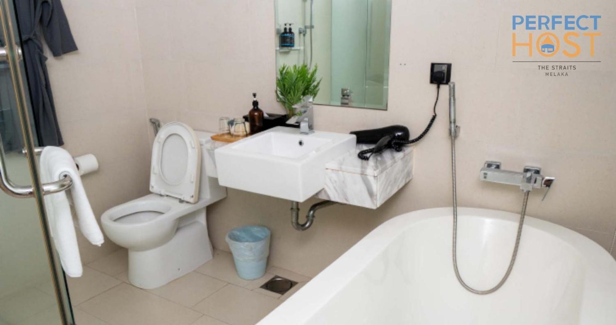 The Straits Melaka By Perfect Host Aparthotel ภายนอก รูปภาพ